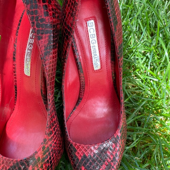 BCBG red python heels - Picture 5 of 6